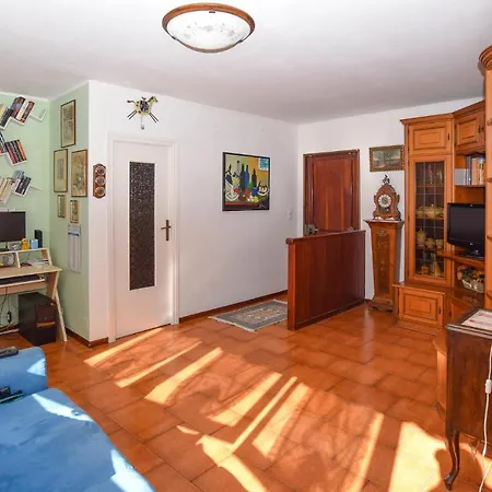 Apartament Front In *